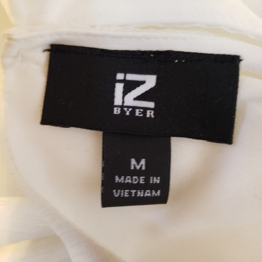 🌿Iz Byer White Shimmer Jeweled Blouse Size M 🌿 - Picture 7 of 8